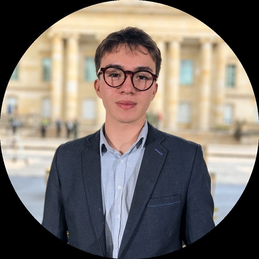 Camilo, representante legal de R8 Digital S.A.S.